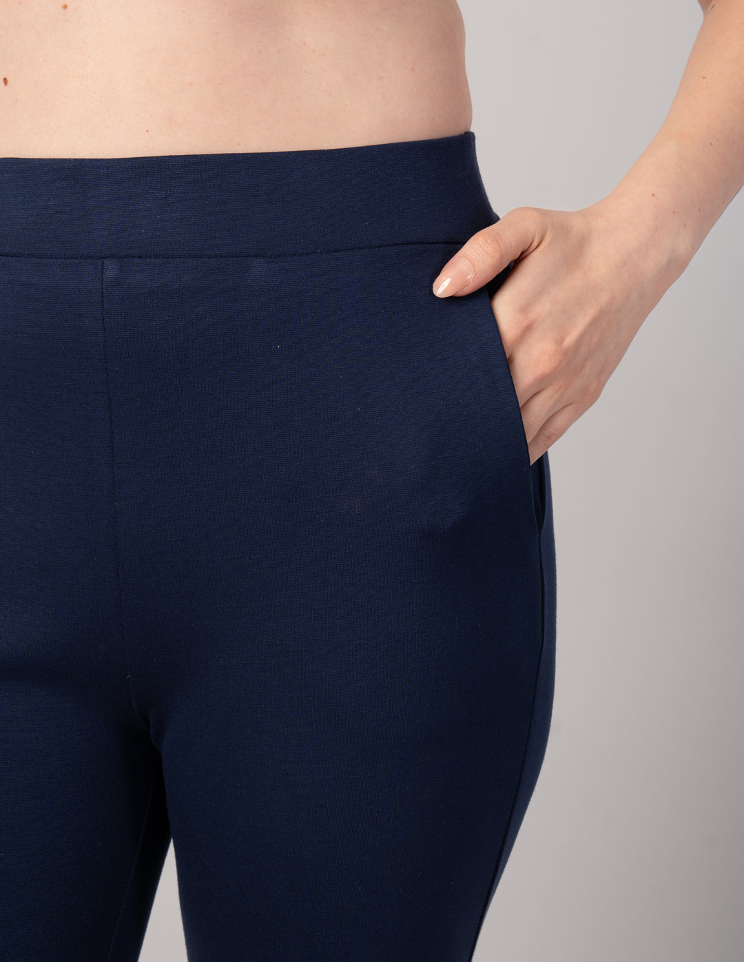 Pantalón de talle alto (disponible en azul y gris)