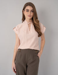 Blusa de manga corta con detalle en cuello (disponible en azul y rosa)