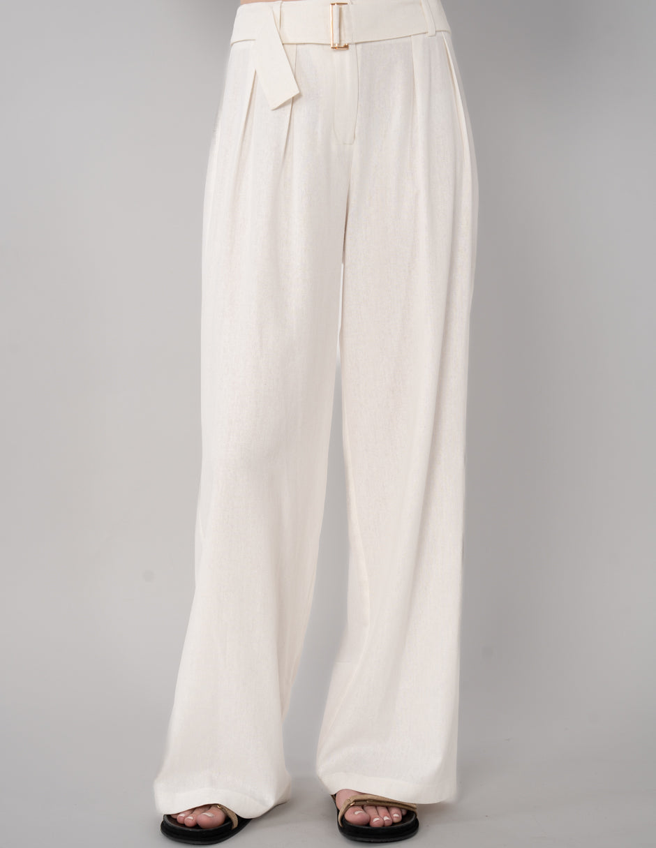 Pantalón de vestir beige con detalle en la cintura