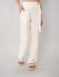 Pantalón ivory con detalle en la cintura