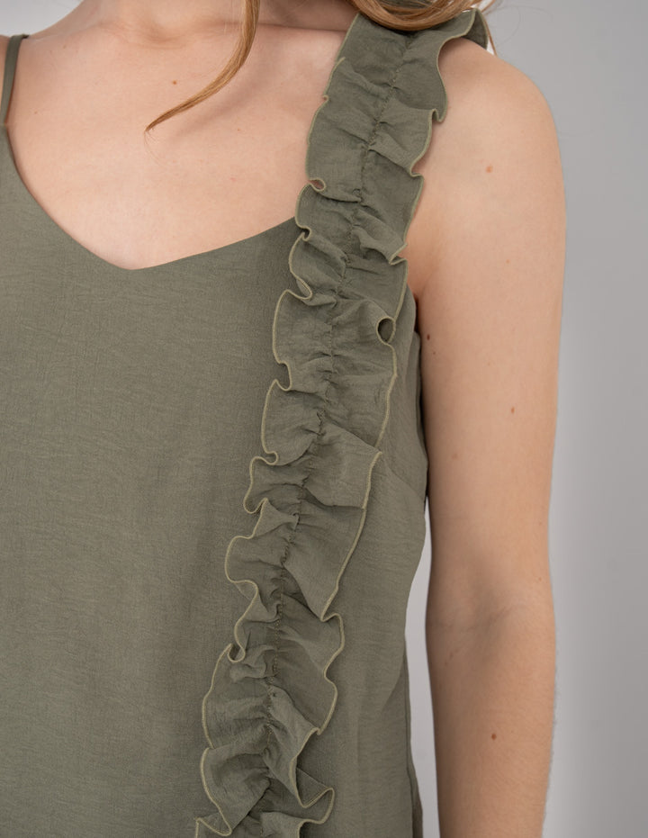 Blusa verde con detalle de escarola al costado