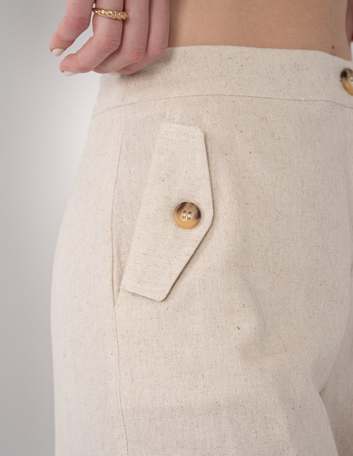 Short de vestir ivory con bolsas enfrente