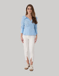 Blusa azul de manga larga y cuello V