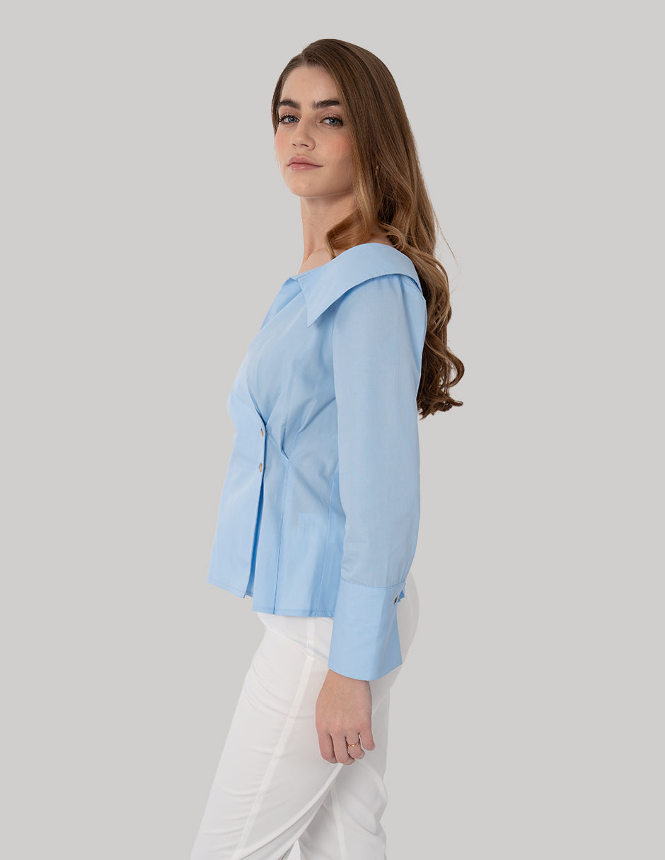 Blusa azul de manga larga y cuello V