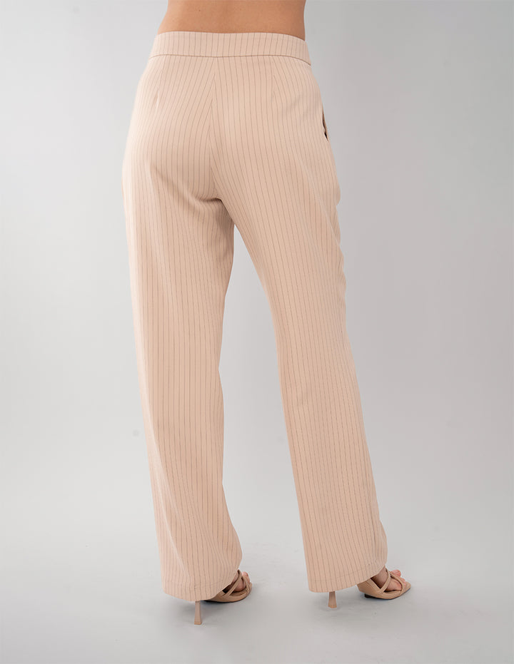 Pantalón beige de líneas y jareta en la cintura
