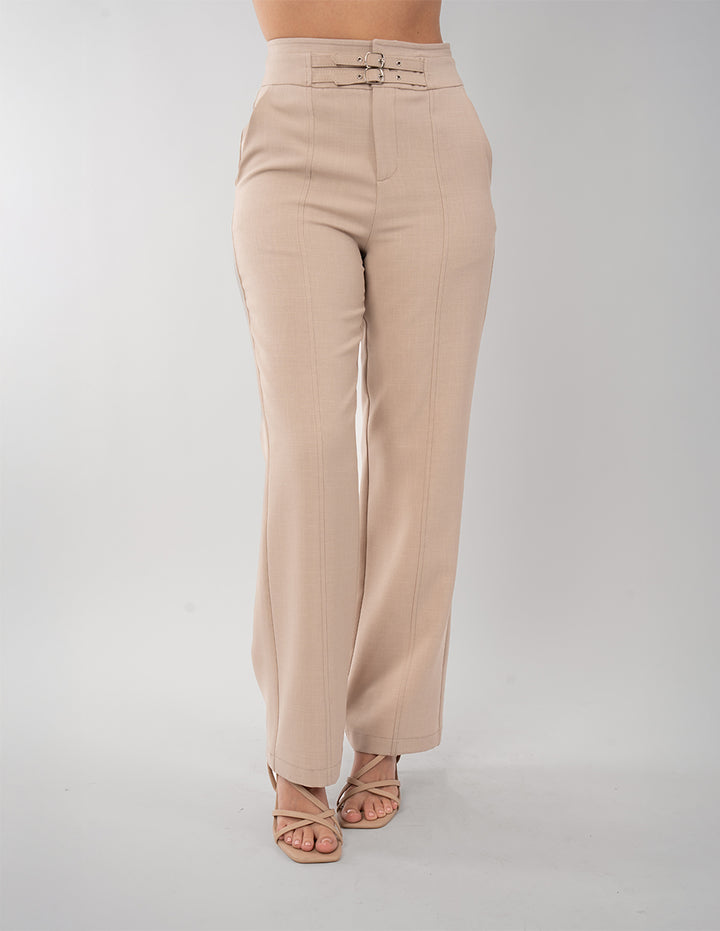 Pantalón de vestir con detalle de hebilla (disponible en beige/ verde)