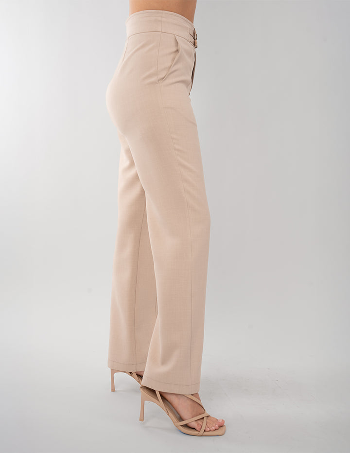 Pantalón de vestir con detalle de hebilla (disponible en beige/ verde)