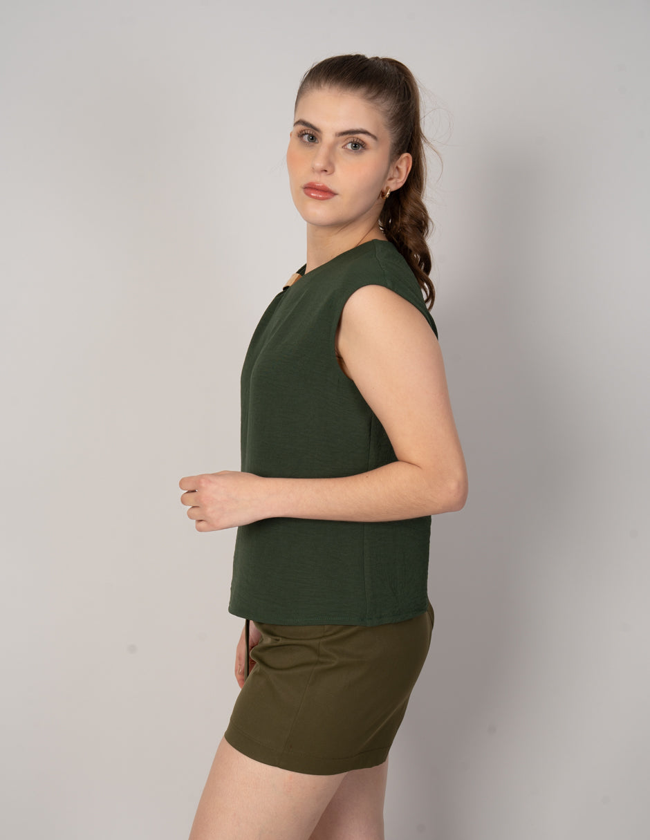 Blusa de vestir sin mangas con diseño en hombro ( disponible en  ivory / verde)