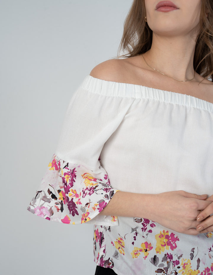 Blusa off shoulder con diseño floral